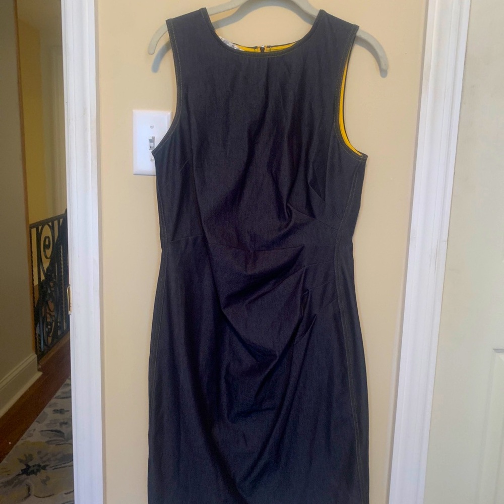 MAGGY LONDON Sleeveless Denim Dress Size 10 Yellow Trim/Exposed Zipper Rouched